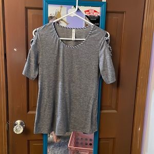 Gray long sleeve see-through sleeve shirt